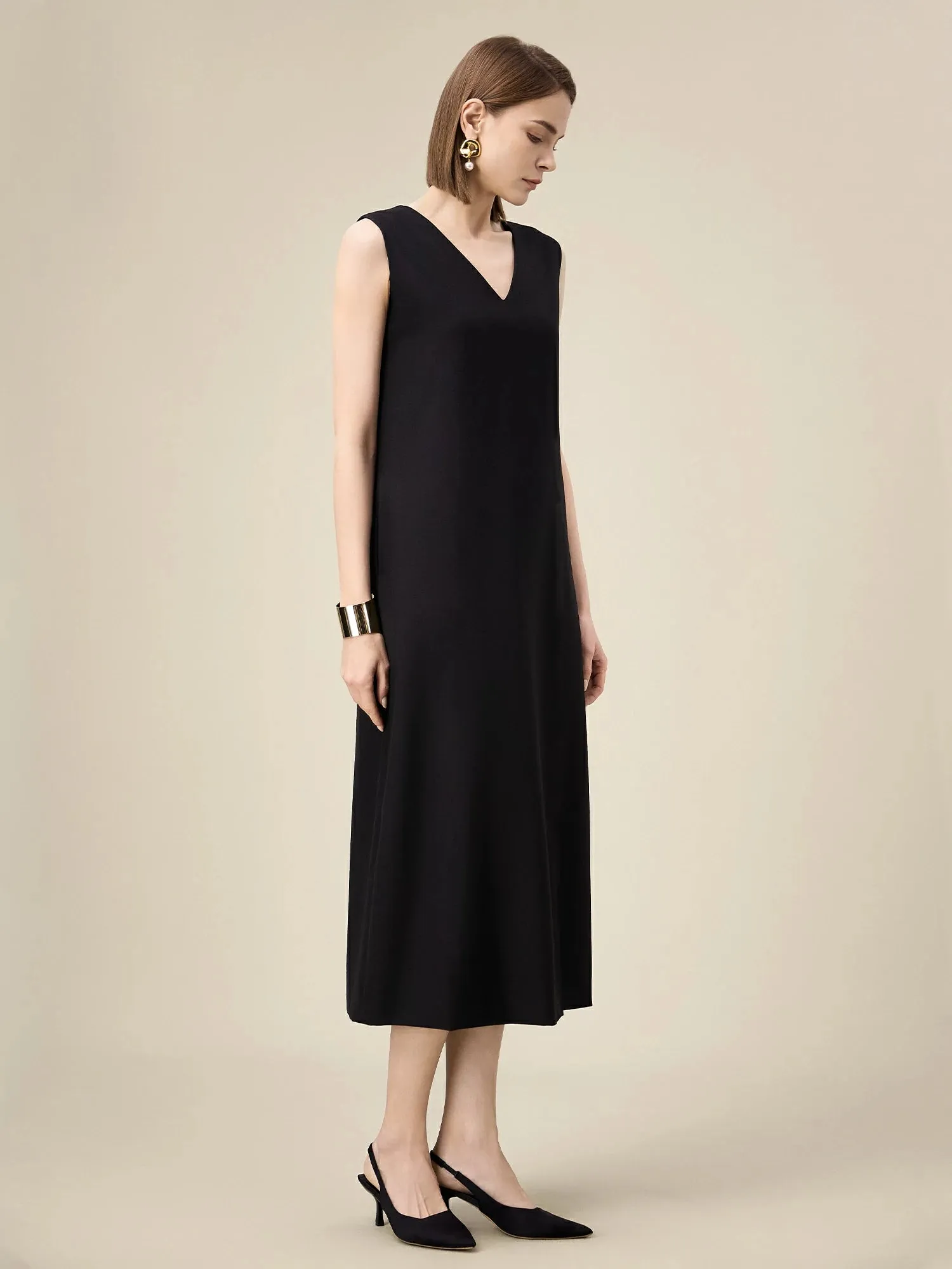 Amoretu Wool V-Neck Sleeveless Straight Dress