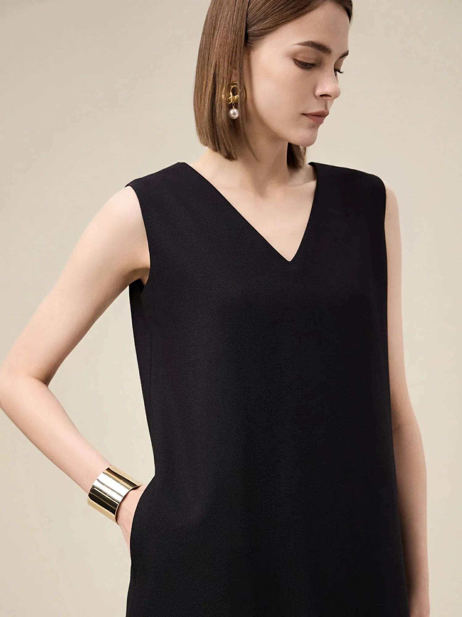 Amoretu Wool V-Neck Sleeveless Straight Dress