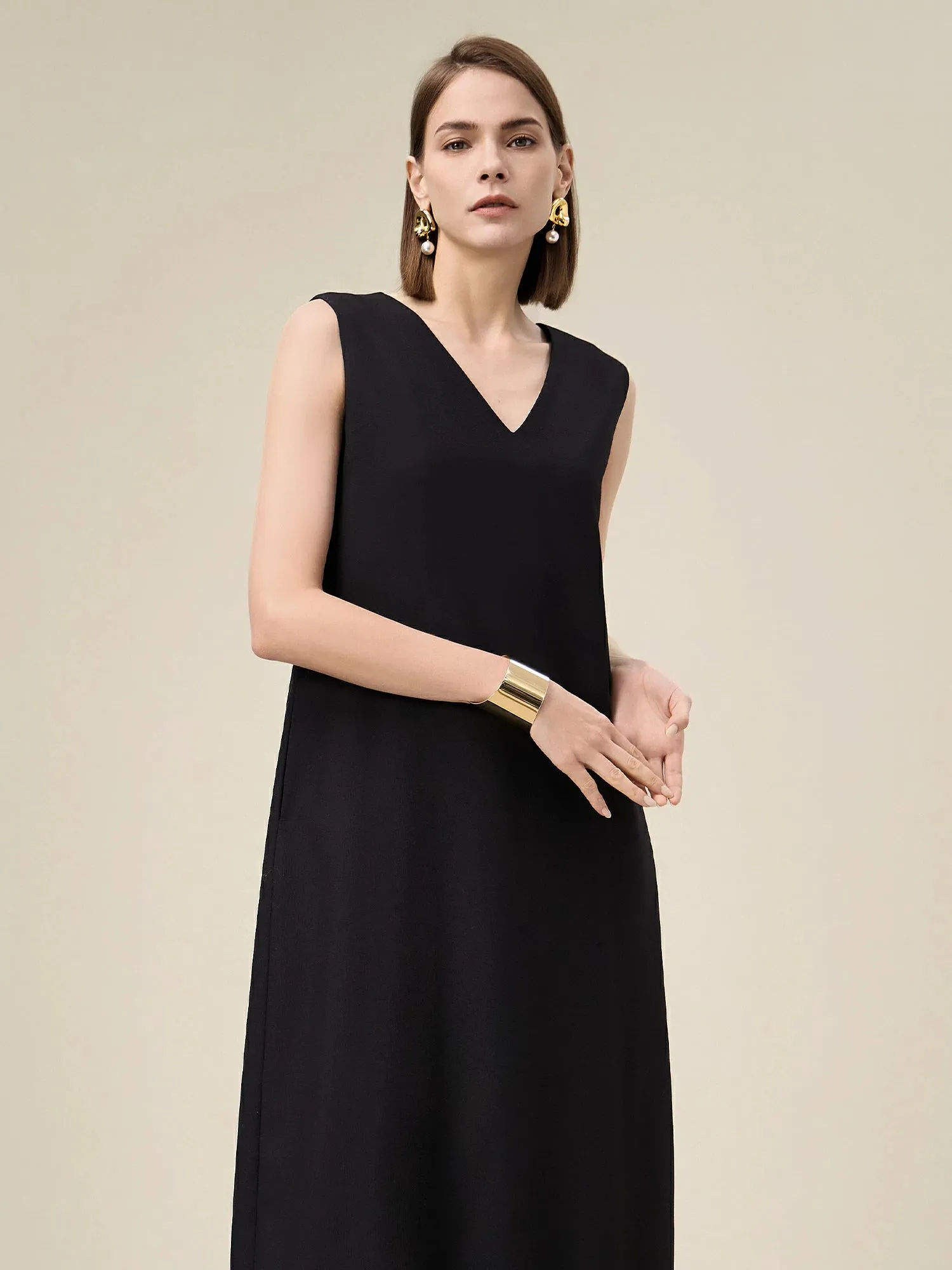 Amoretu Wool V-Neck Sleeveless Straight Dress