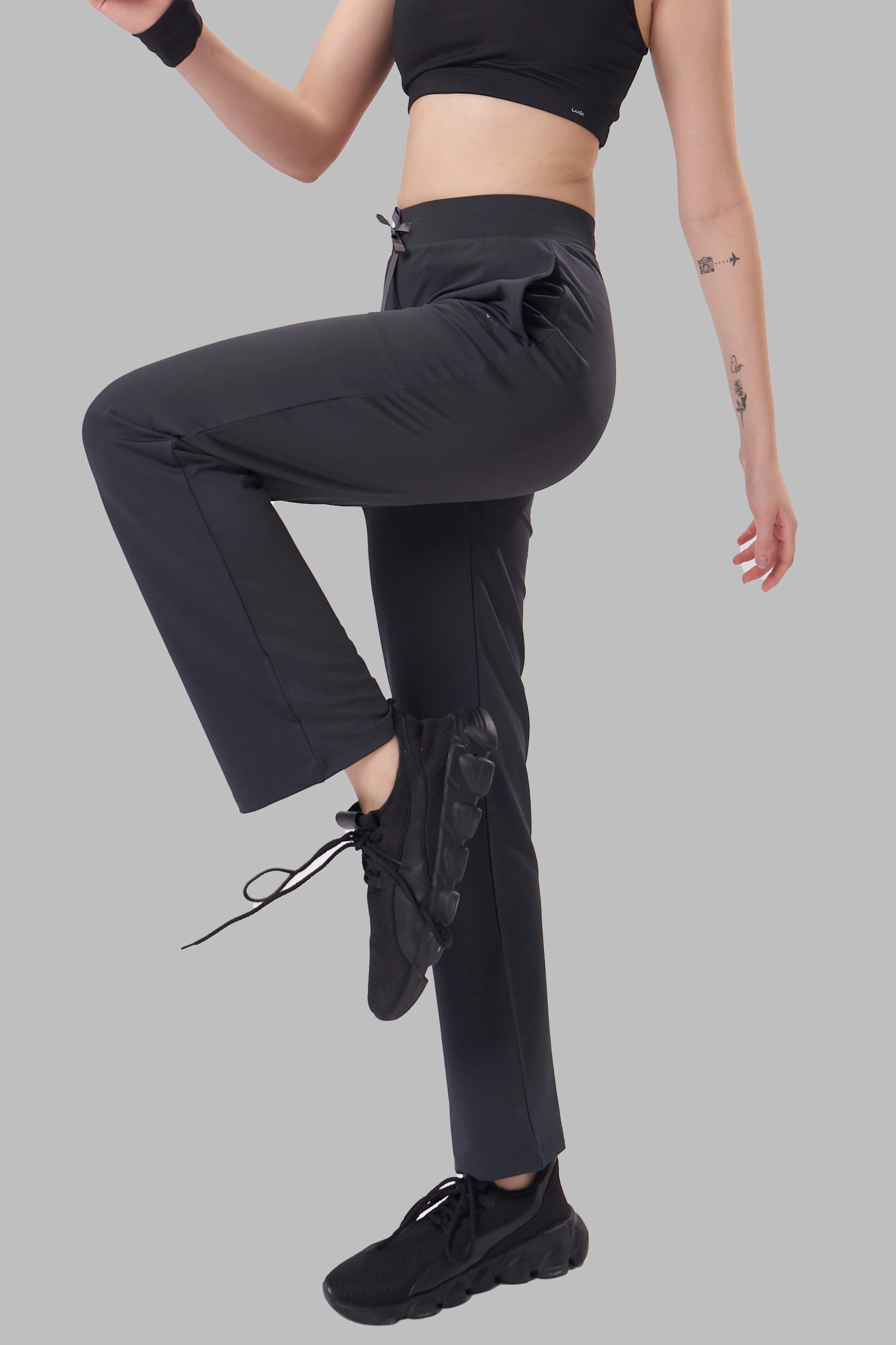 STYLISH WOMEN'S FULL-LENGTH TRACK PANTS WITH SIDE POCKETS