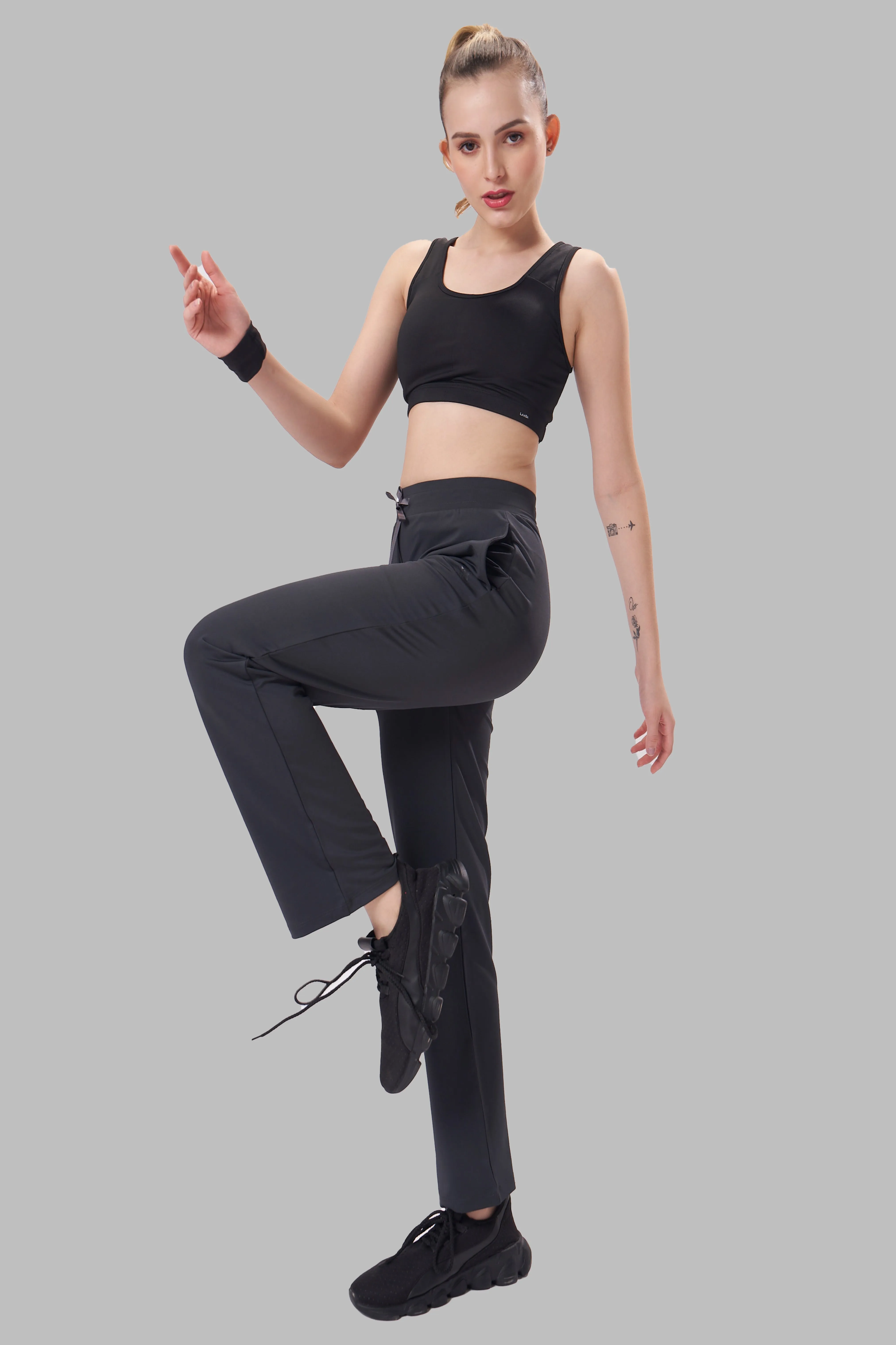 STYLISH WOMEN'S FULL-LENGTH TRACK PANTS WITH SIDE POCKETS